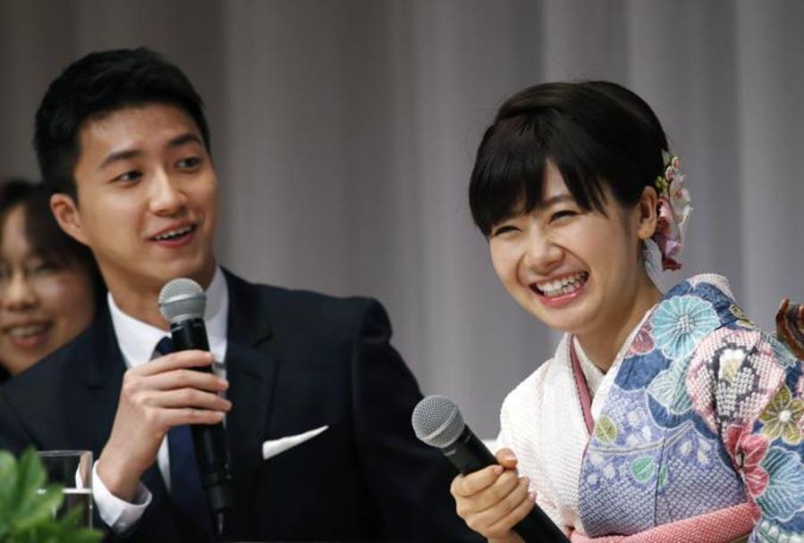 La giapponese Ai Fukuhara, bronzo a squadre nel tennistavolo ai Giochi di Rio, annuncia in una conferenza stampa a Tokyo il proprio matrimonio con il collega Chiang Hung-Chieh, cinese di Taipei. Ap